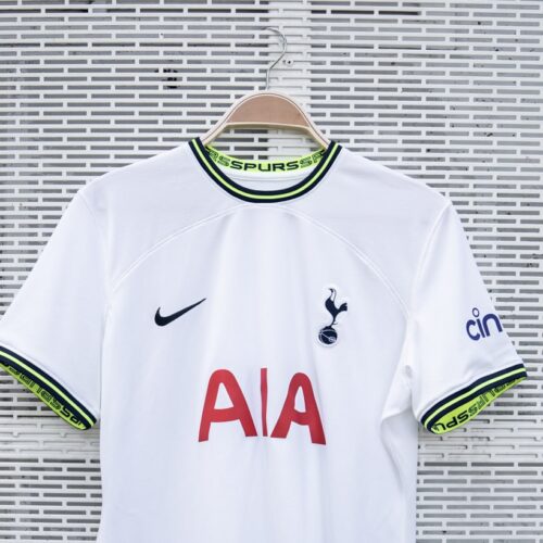Image de l'article Tottenham dévoile un maillot domicile 