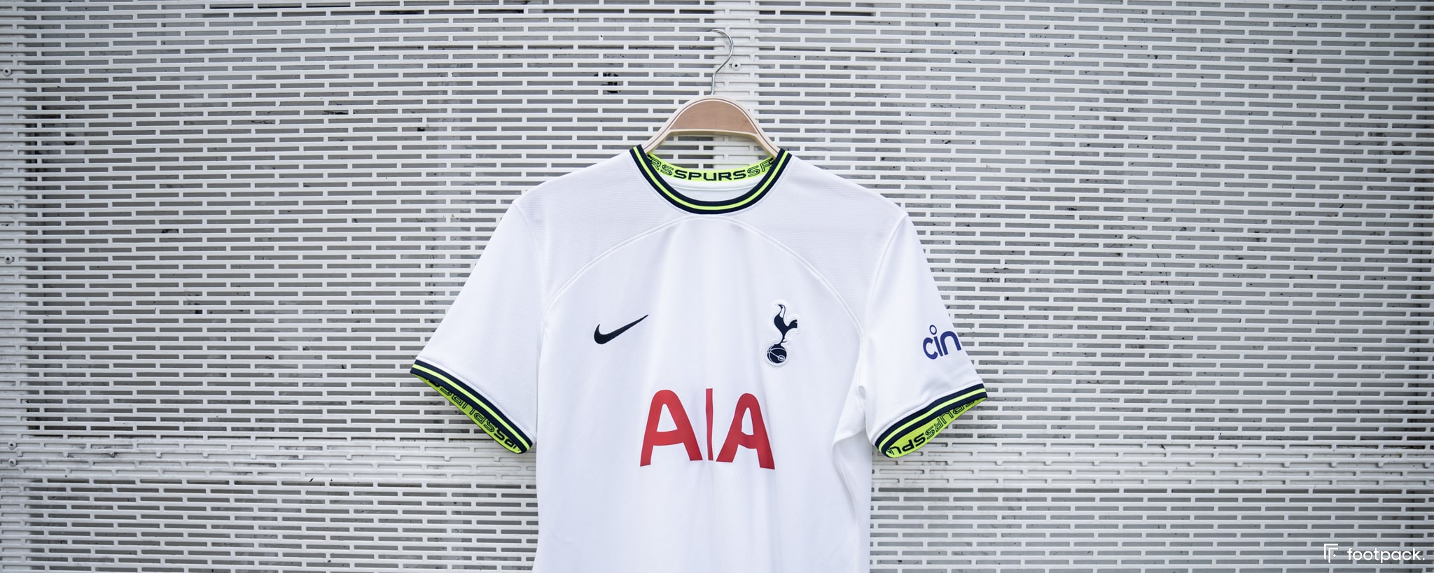 Tottenham : un maillot domicile "néon" pour la saison 2022-2023