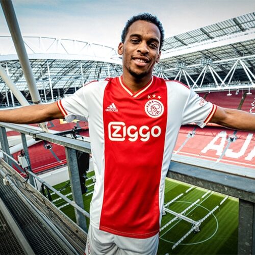 Image de l'article L'Ajax Amsterdam dévoile son maillot domicile pour la saison 2022-2023