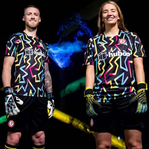 Image de l'article Bristol City dévoile des maillots de gardien au design incroyable
