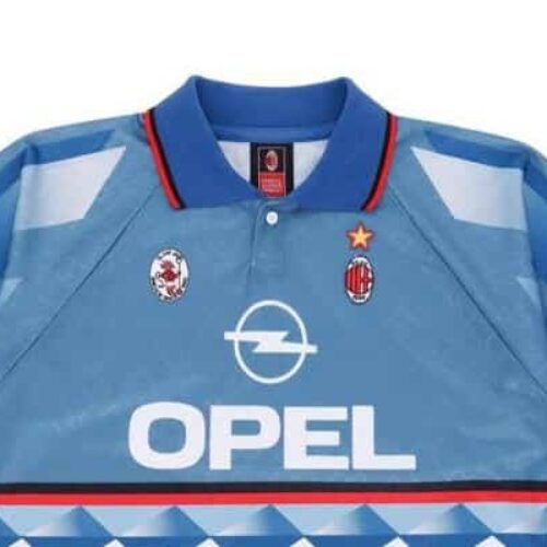 Image de l'article Slam Jam et l'AC Milan rééditent un maillot de la saison 1995-1996