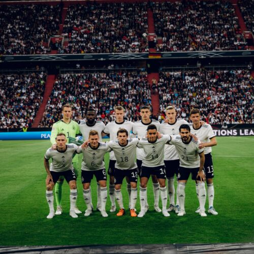 Image de l'article Pourquoi l'Allemagne jouait avec le maillot des féminines contre l'Angleterre ?