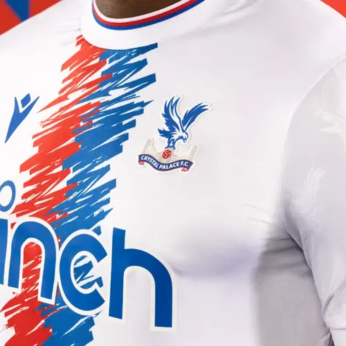 Image de l'article Un effet coup de pinceau sur le maillot 22-23 de Crystal Palace à l'extérieur