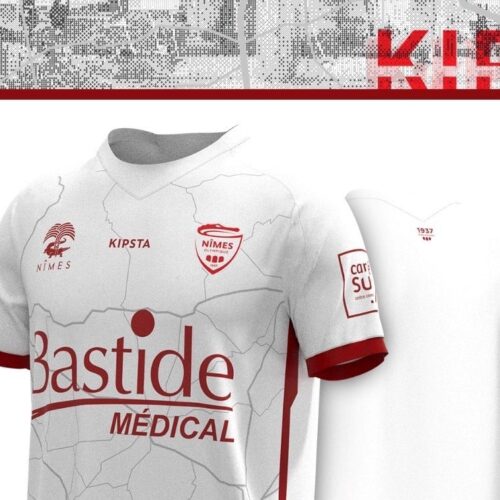 Image de l'article Kipsta officialise les nouveaux maillots de Nîmes pour 2022-2023
