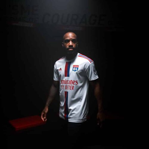 Image de l'article Le maillot de l'OL 2022-2023 dévoilé pour le retour d'Alexandre Lacazette