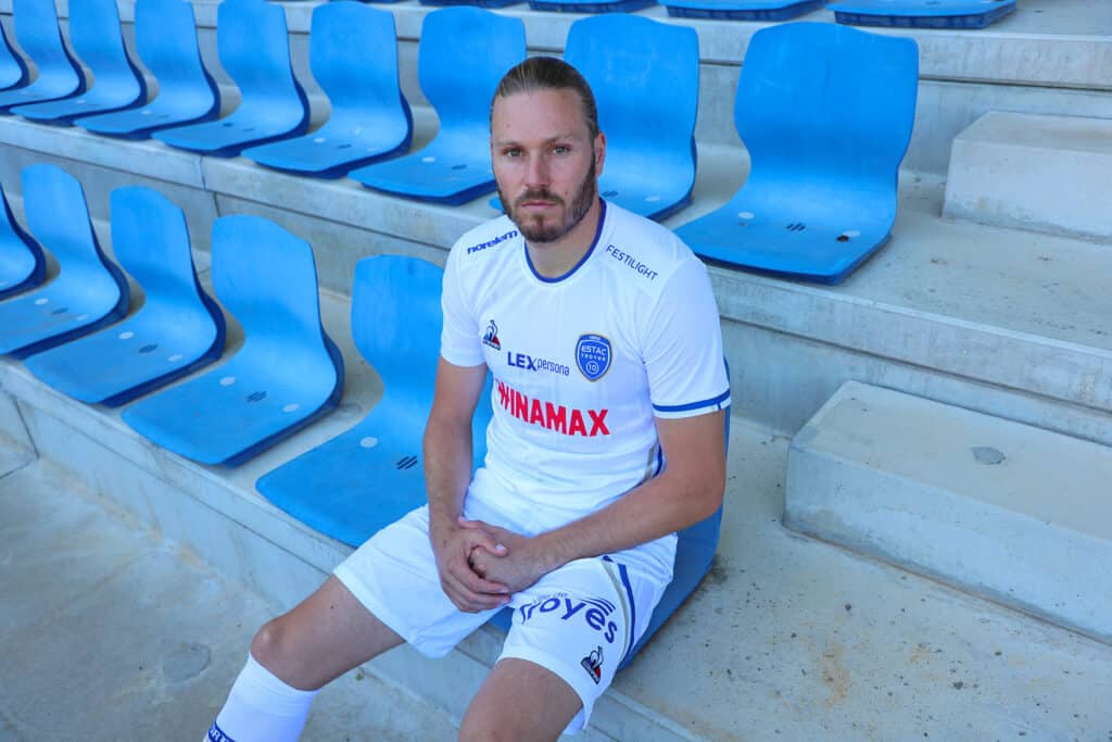 Maillot De Football ESTAC Troyes Dédicacé Par Tous Les Joueurs (Le Coq Sportif, Taille XL)