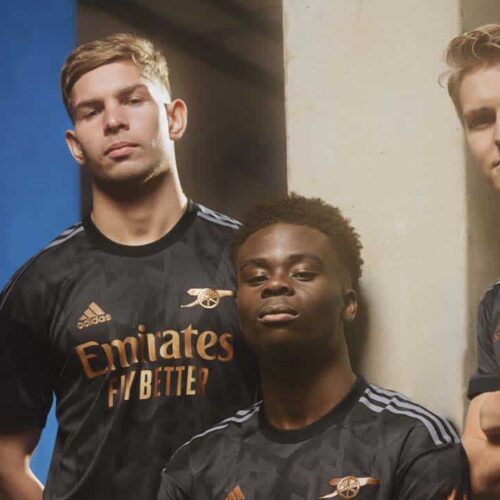 Image de l'article Arsenal présente son nouveau maillot extérieur pour la saison 2022-2023