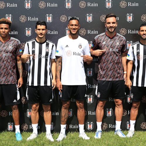 Image de l'article Besiktas : les nouveaux maillots pour la saison 2022-2023 dévoilés
