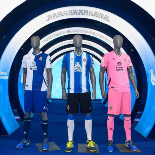 Image de l'article L'Espanyol Barcelone révèle ses maillots 2022-2023