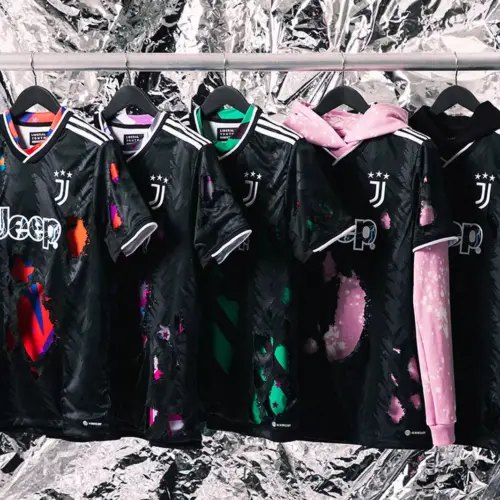 Image de l'article Le maillot de la Juventus revisité par une marque de mode