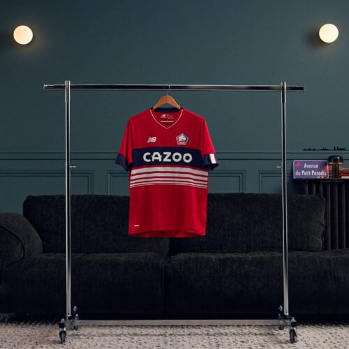 Image de l'article Maillot du LOSC : des bandes s'invitent sur le maillot domicile 2022-2023