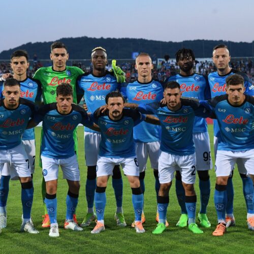 Image de l'article Les maillots de Naples 2022-2023, présentés par Emporio Armani (EA7)