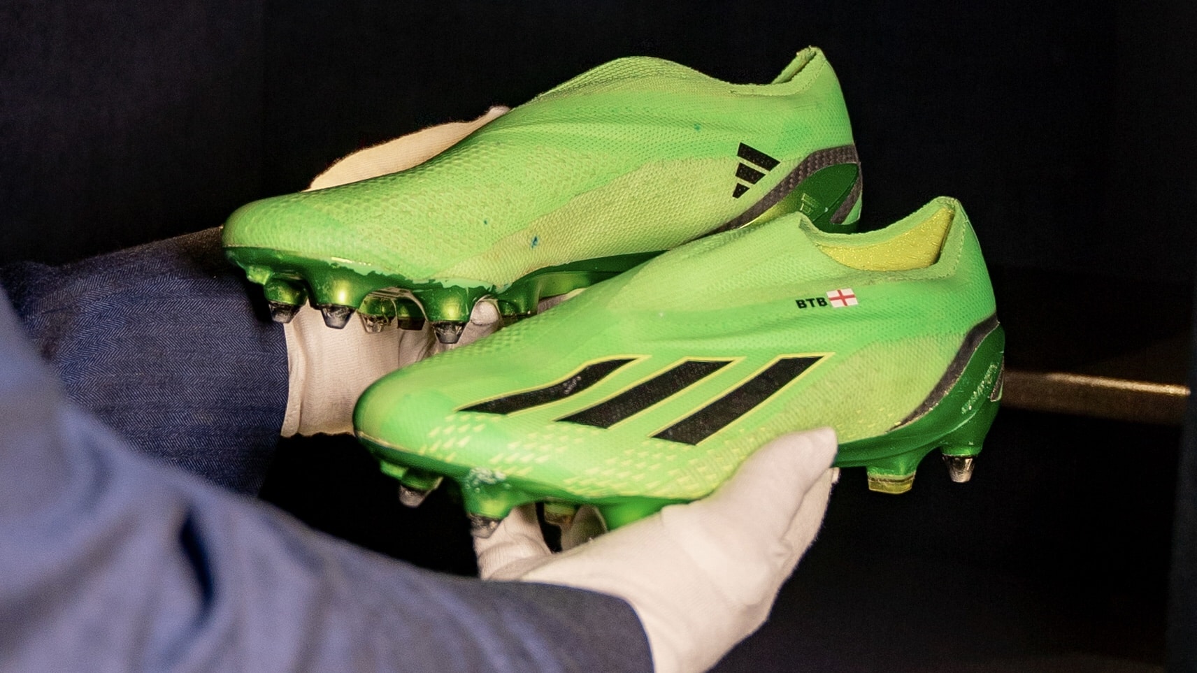 crampons alessia russo tower of london