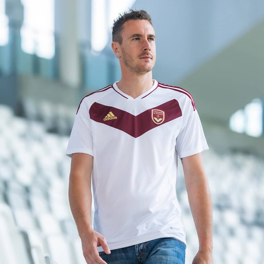 Bordeaux dévoile ses nouveaux maillots pour la saison 20222023