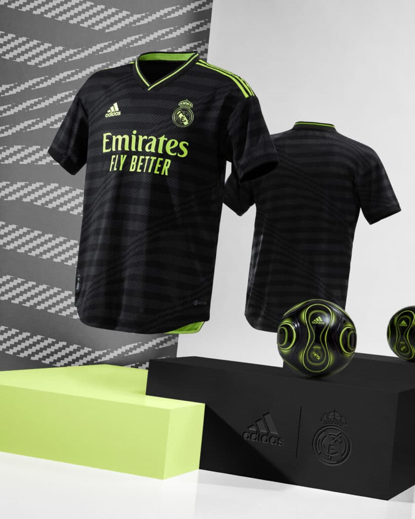Maillot Real Madrid Concept - Hommage à Los Blancos, Blanc, Taille Homme - Neuf, Fabriqué En Bosnie-Herzégovine