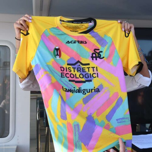 Image de l'article Spezia Calcio révèle un maillot third en hommage aux 5 terres