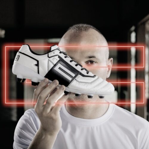 Image de l'article Andrès Iniesta lance sa propre marque de foot : Capitten