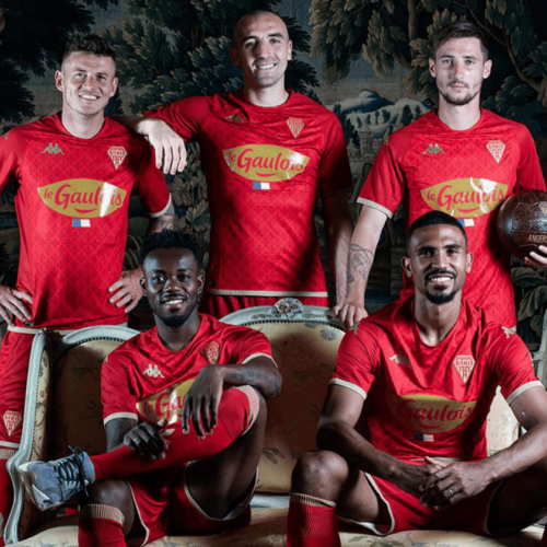 Image de l'article Angers SCO : un maillot third tapissé de fleurs de lys