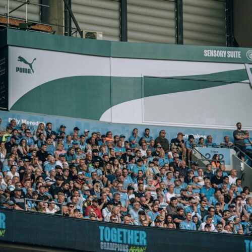 Image de l'article Pourquoi il y a une boîte de chaussures géante dans l’Etihad Stadium ?