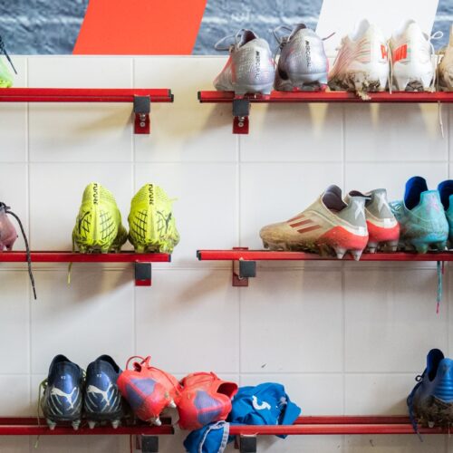 Image de l'article Qui sont les 10 joueurs de Ligue 1 qui ne portent pas de crampons adidas, Nike ou PUMA ?