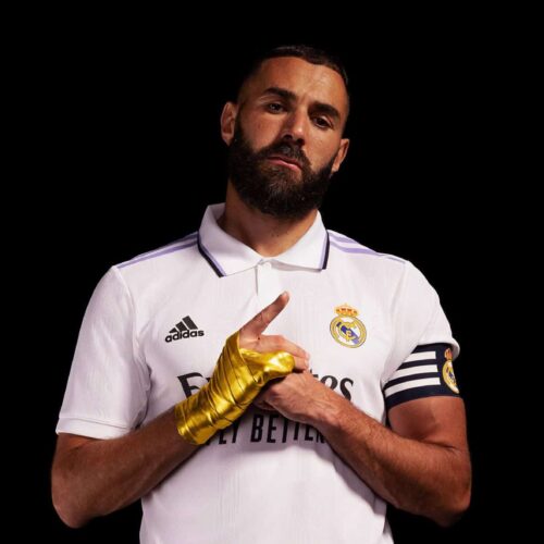 Image de l'article Karim Benzema célébré par adidas avec des crampons et un maillot