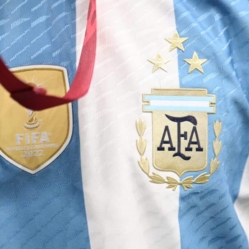 Les maillots pré-matches d'adidas aux allures de maillots third