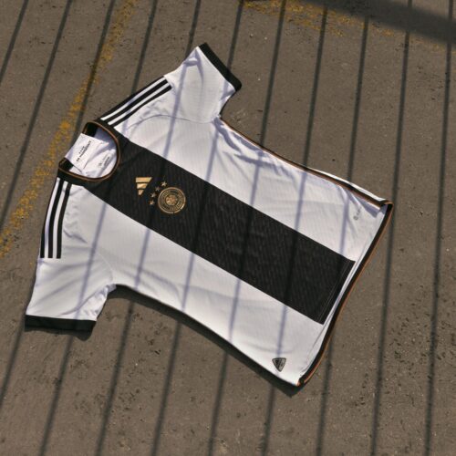Image de l'article adidas fait déjà -50% sur les maillots de l'Allemagne et de la Belgique !