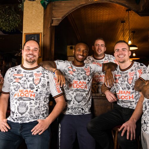 Image de l'article Le FC Lorient présente un maillot réalisé avec les tatouages des joueurs et de ses supporters