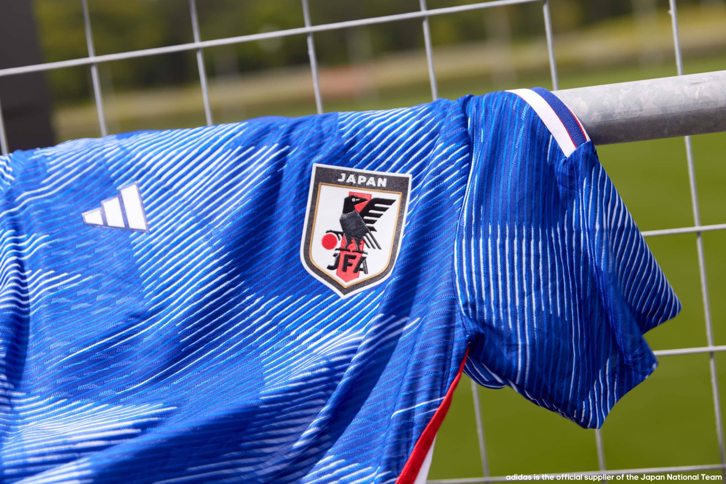 Pourquoi le Japon joue en bleu ? - footpack.