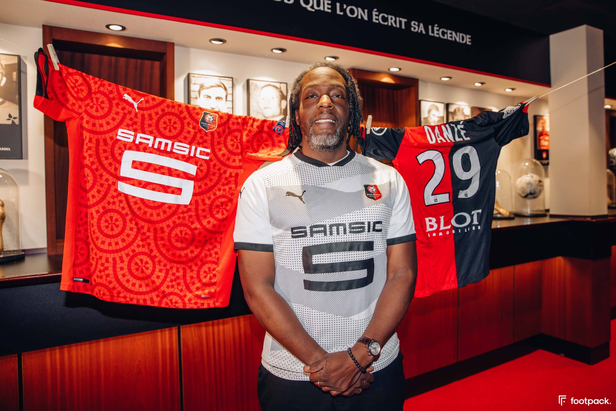 Le Stade rennais présente son nouveau maillot extérieur - Stade Rennais