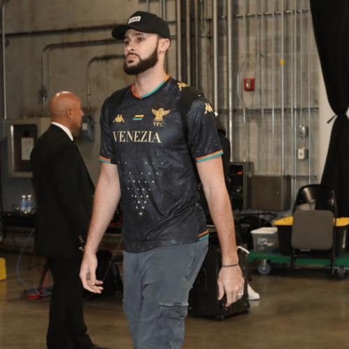 Image de l'article NBA : un basketteur s'affiche avec un faux maillot du Venezia FC