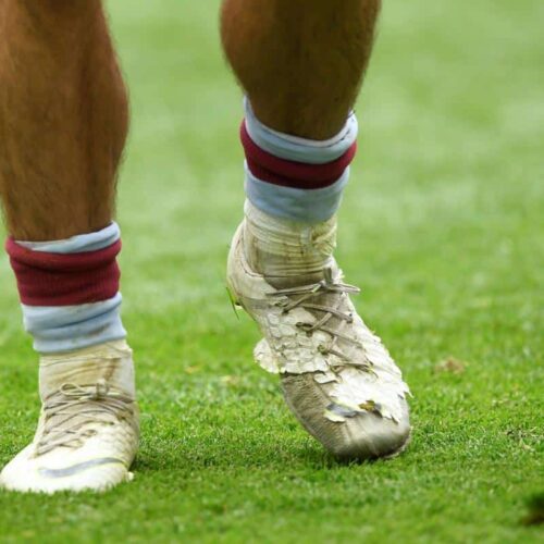Image de l'article Quand Jack Grealish jouait avec une chaussure totalement détruite