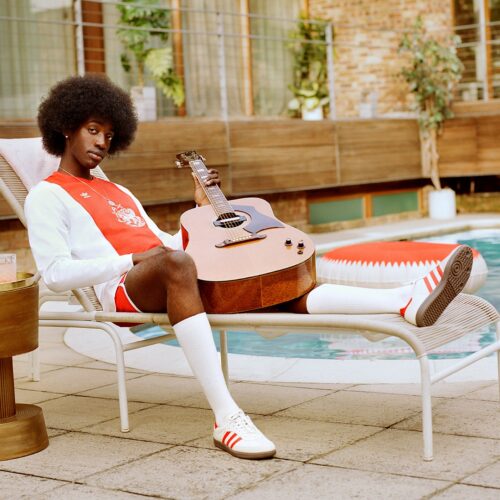 Image de l'article L'Ajax Amsterdam dévoile une collection inspirée des années 70