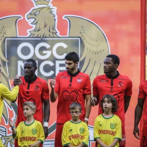 Image de l'article Crampon de Juninho, maillots de Mahrez, Mané : l'incroyable collection de Pierre Lees-Melou