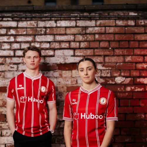 Image de l'article En pleine saison, Bristol City change d'équipementier et de maillots !