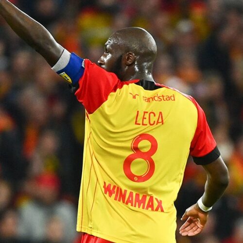 Image de l'article Pourquoi les joueurs de Lens ont échangé leurs noms sur les maillots contre Angers ?