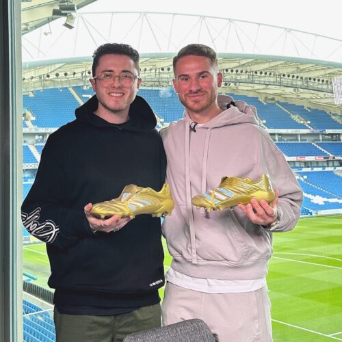Image de l'article Quand Alexis Mac Allister reçoit une adidas Predator Absolute personnalisée