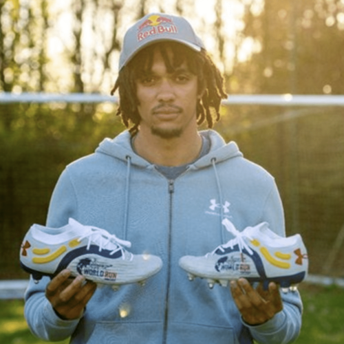 Image de l'article Des crampons personnalisés pour Alexander-Arnold