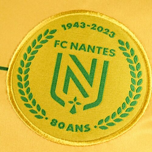 Image de l'article FC Nantes : un maillot spécial et un nouveau logo pour les 80 ans du club