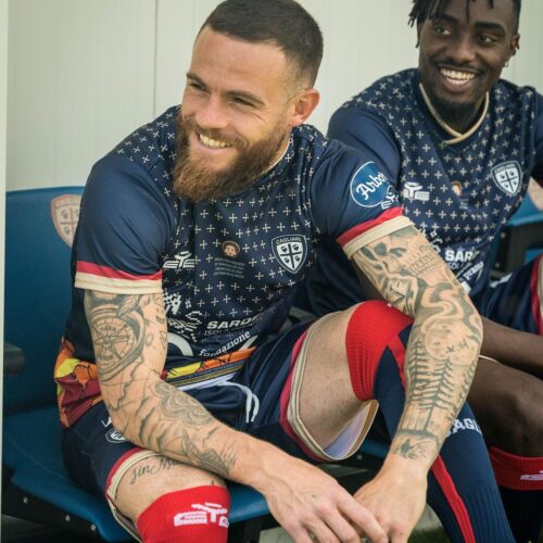 Image de l'article Quand une figure religieuse inspire un maillot de Cagliari