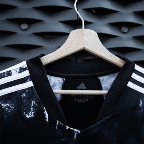 Image de l'article 100€ le réplica : adidas augmente le prix de ses maillots de foot