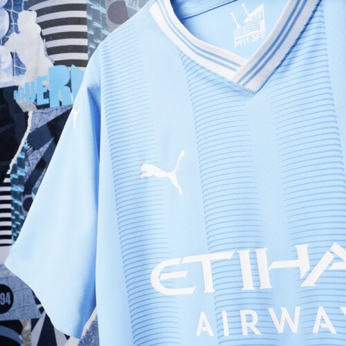 Image de l'article Manchester City : un maillot 23/24 inspiré par les 20 ans de l’Etihad Stadium