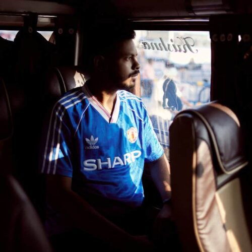 Image de l'article Manchester United révele un maillot rétro au sein d'une collection lifestyle