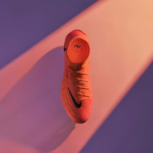 Image de l'article De Bruyne s'entraine avec les crampons Nike pour femmes, la Phantom Luna