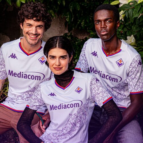 Image de l'article Fiorentina : un maillot floral pour les matchs à l'extérieur