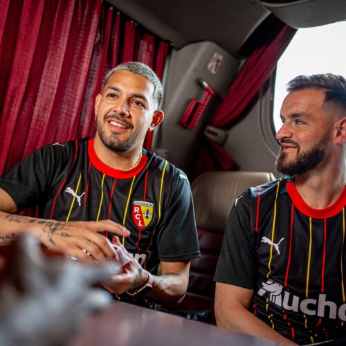 Image de l'article RC Lens : un maillot extérieur vintage pour la saison 2023-2024