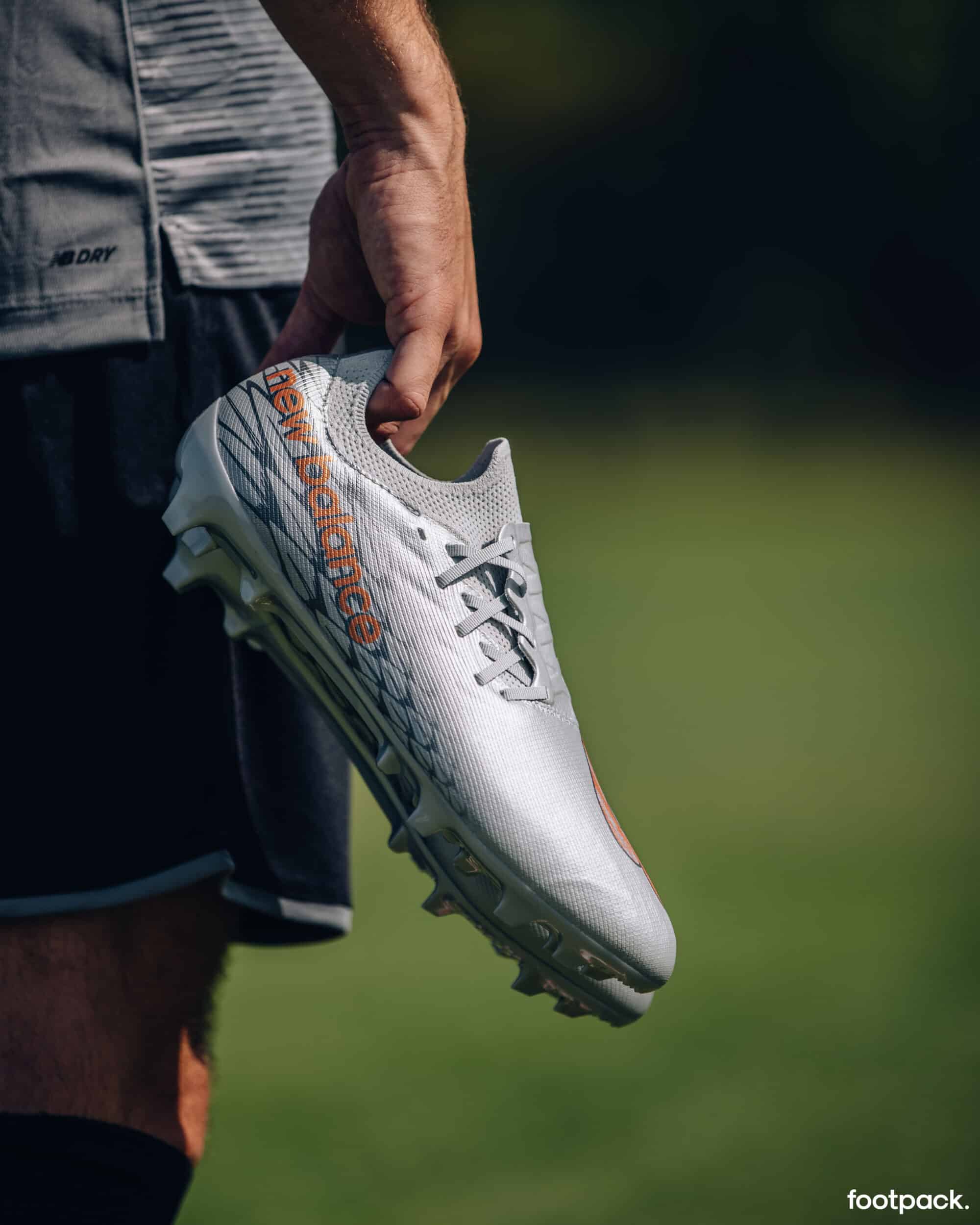 crampons new balance