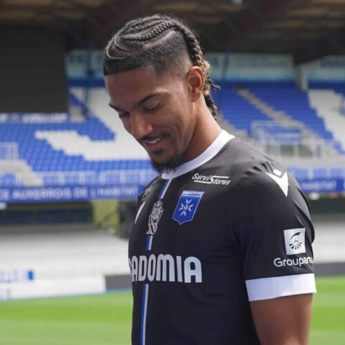 Image de l'article Auxerre : le concept kit d'un fan devient le nouveau maillot du club