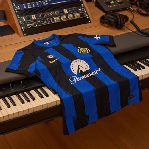 Image de l'article Nike et l'Inter Milan réinventent encore les bandes Nerazzurri