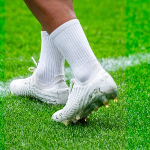 Image de l'article Qui sont les 4 joueurs de Ligue 1 qui ne portent ni Nike, ni PUMA, ni adidas ?